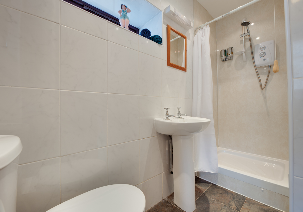 Bathroom in Cliff House Cottage in Northumberland